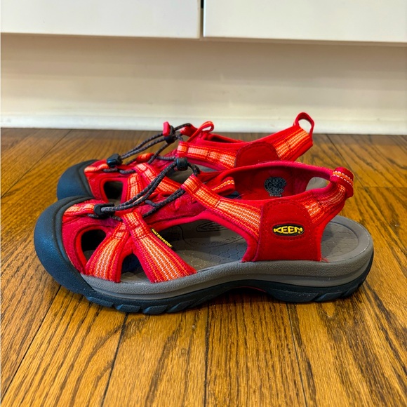 Keen Women’s Newport H2 Sandals - Picture 1 of 9
